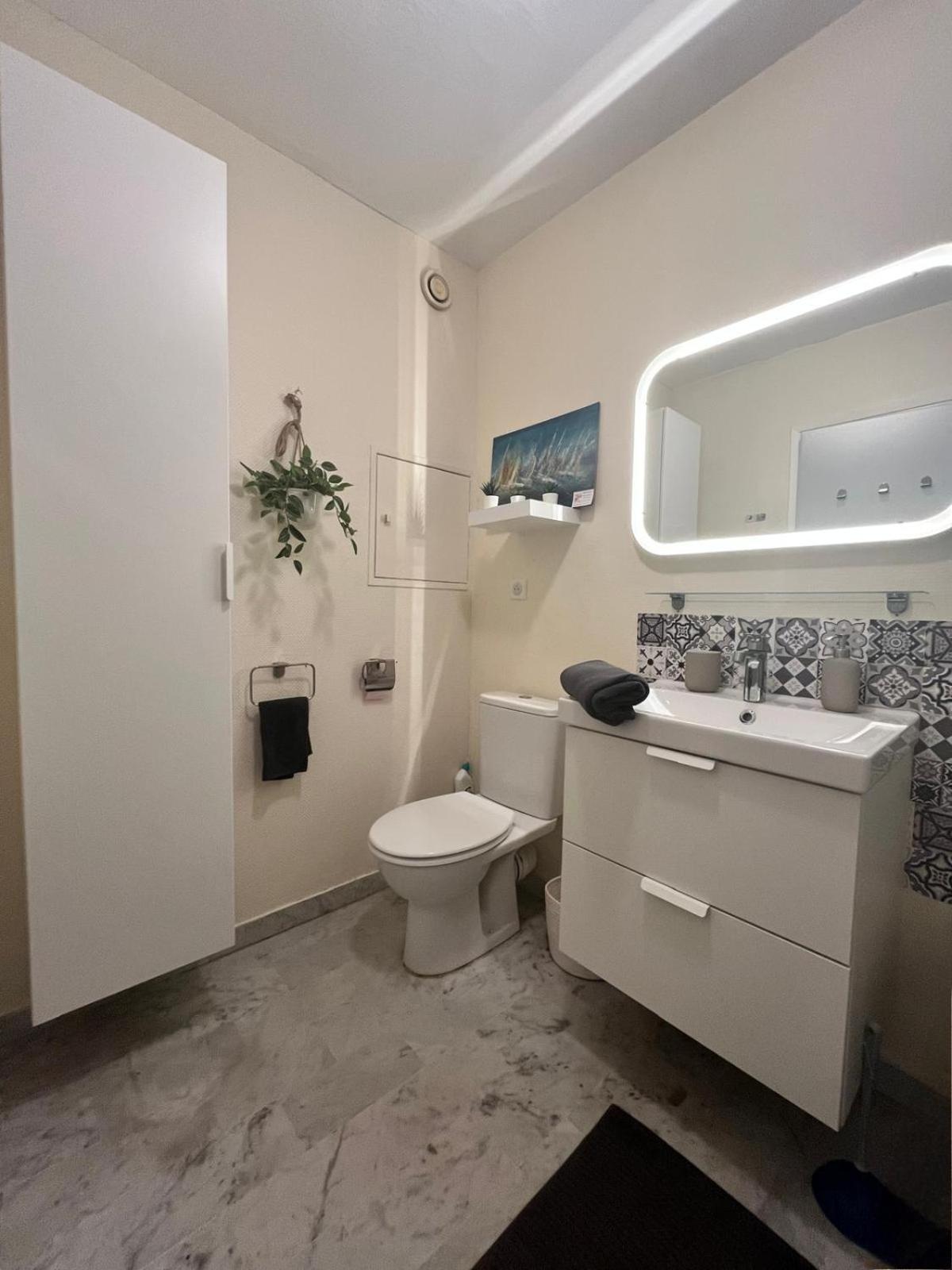 Grand Studio Localisation Ideale Antibes Esterno foto