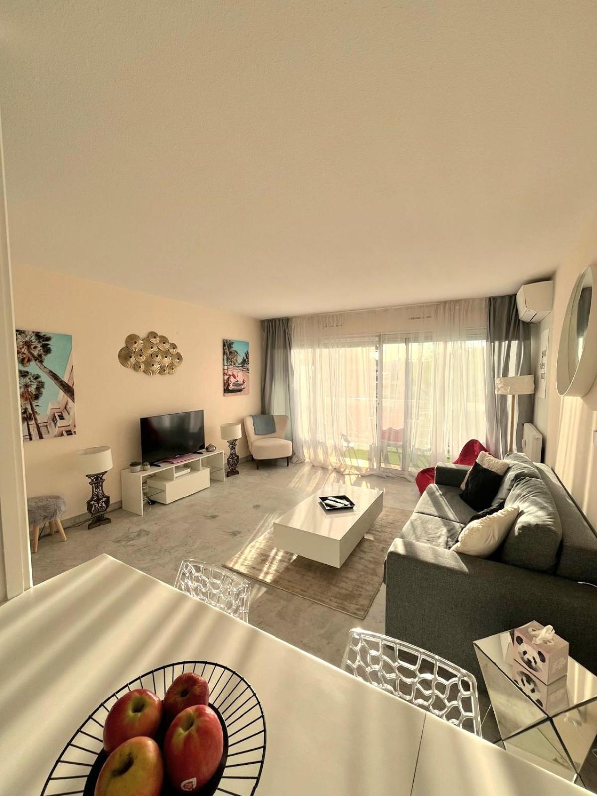 Grand Studio Localisation Ideale Antibes Esterno foto